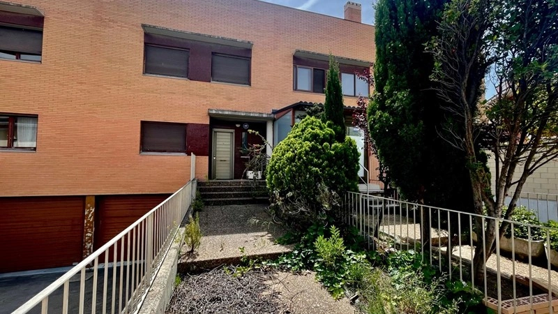 Magnificent house 272 m² in Zaragoza, Spain