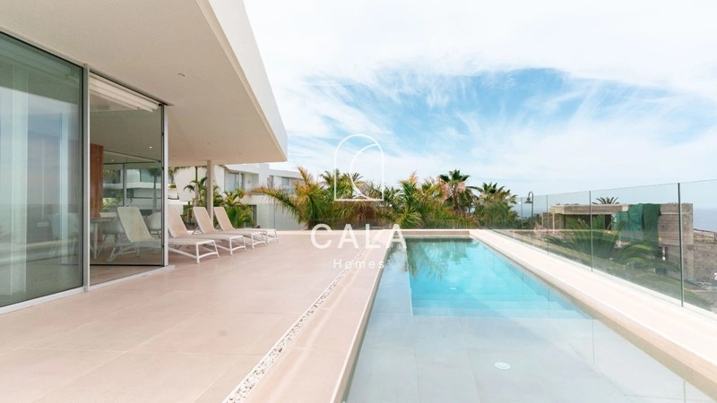 西班牙圣克鲁斯(特内里费岛)带露台的10+1户型住宅