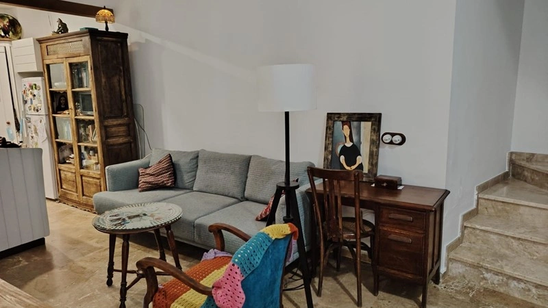 सेविल, स्पेन में 90 वर्ग मीटर का डुप्लेक्स अपार्टमेंट