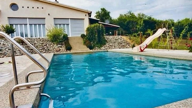 Luxury house 434 m2 in the suburbs of Slavonski Brod, Croatia