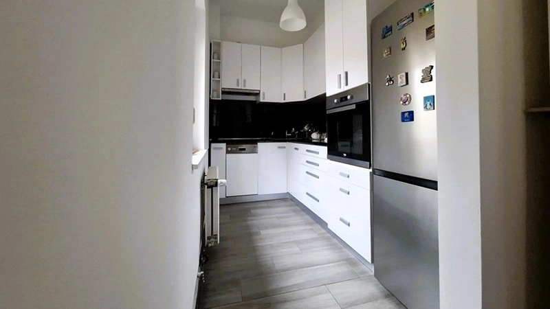 कार्लोवाक, क्रोएशिया में नवीनीकरण के बाद का 49 मी² का आरामदायक अपार्टमेंट