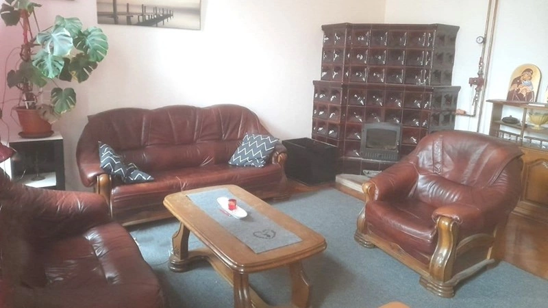 卡尔洛瓦茨温馨三居室公寓