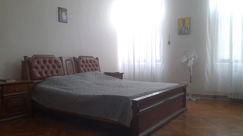 卡尔洛瓦茨温馨三居室公寓