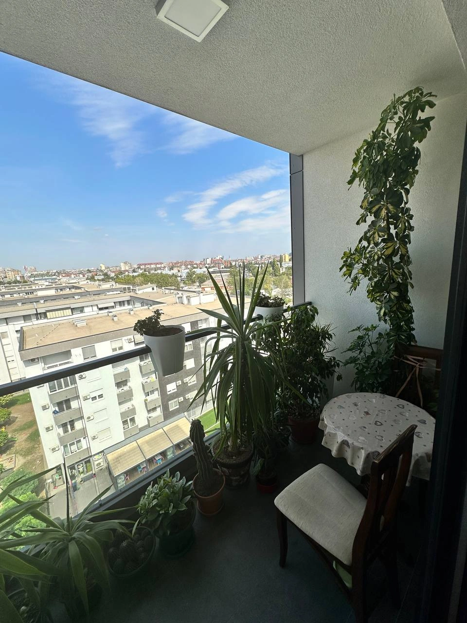 شقة بمساحة 68 م² مع موقف خارجي في نوفي ساد، صربيا