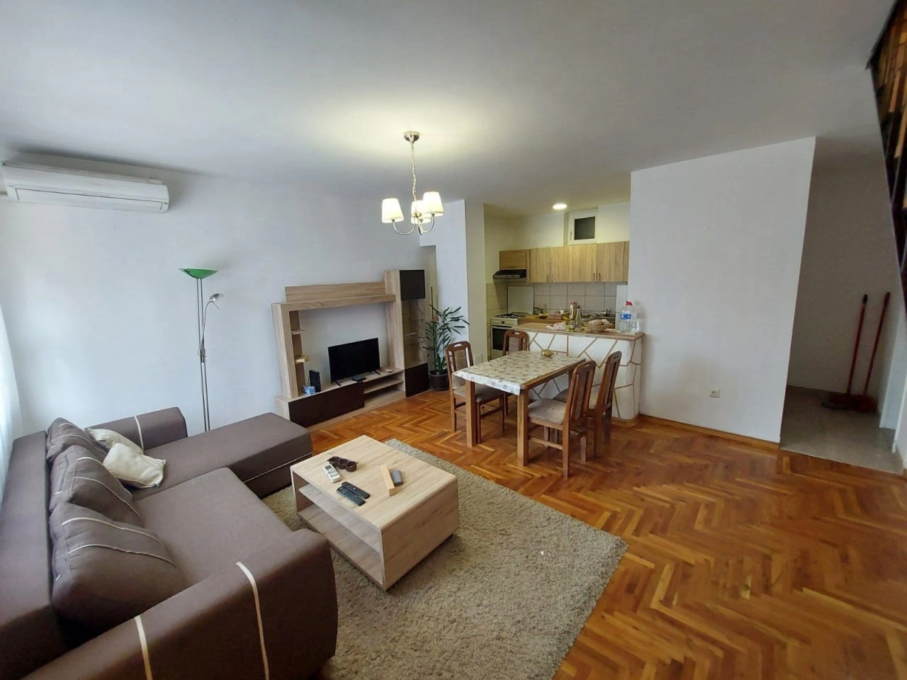 塞尔维亚诺维萨德带停车位的三居复式公寓