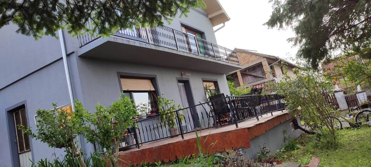 منزل مكوّن من 3 غرف نوم مع مكتب في نوفي ساد، صربيا