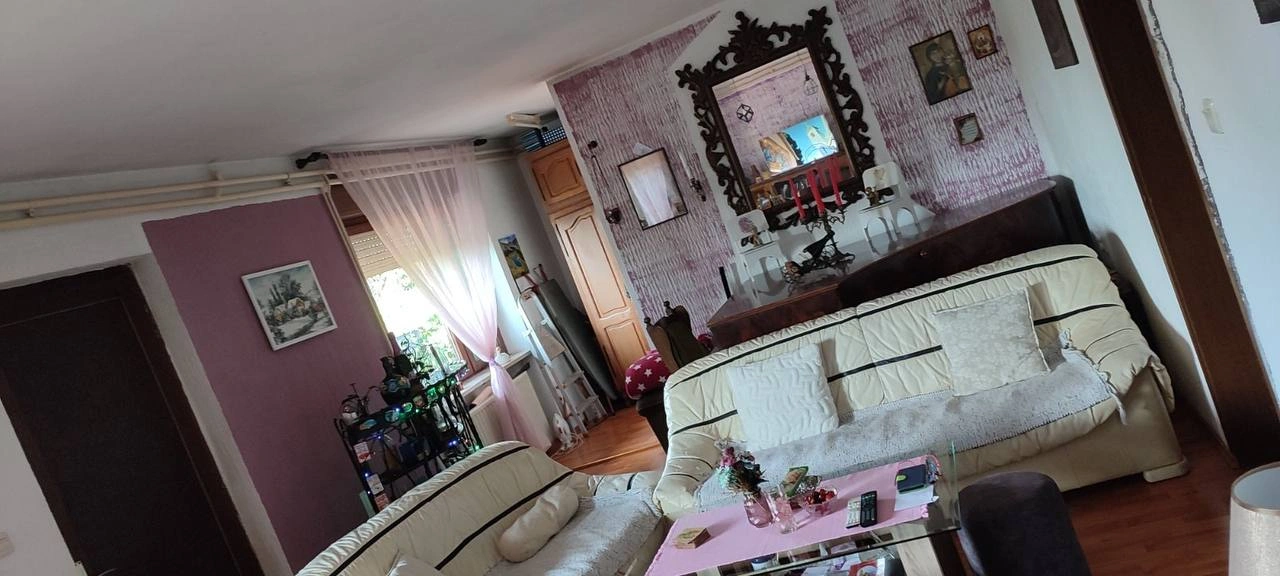 منزل مكوّن من 3 غرف نوم مع مكتب في نوفي ساد، صربيا