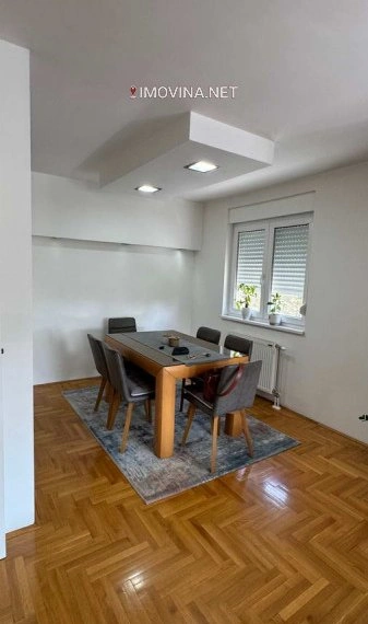 Zrenjanin, Serbia में फर्नीचर सहित 3‑बेडरूम अपार्टमेंट