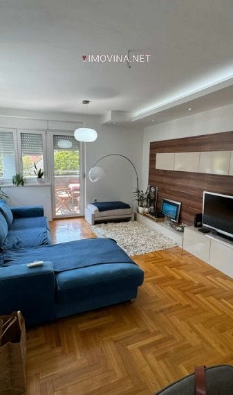 Zrenjanin, Serbia में फर्नीचर सहित 3‑बेडरूम अपार्टमेंट