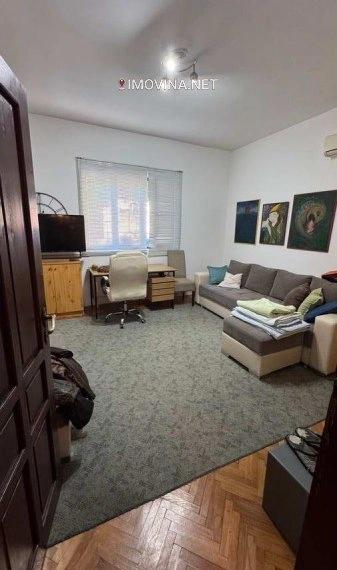 منزل بمساحة 233 m2 مع حديقة في زرنجانين، صربيا