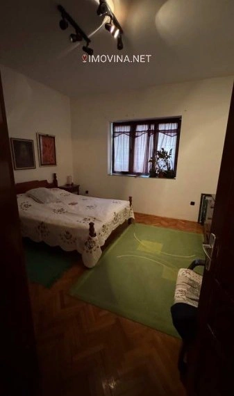 منزل بمساحة 233 m2 مع حديقة في زرنجانين، صربيا