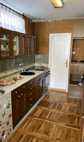 منزل 200 m2 مع مرآب في زرينجانين، صربيا