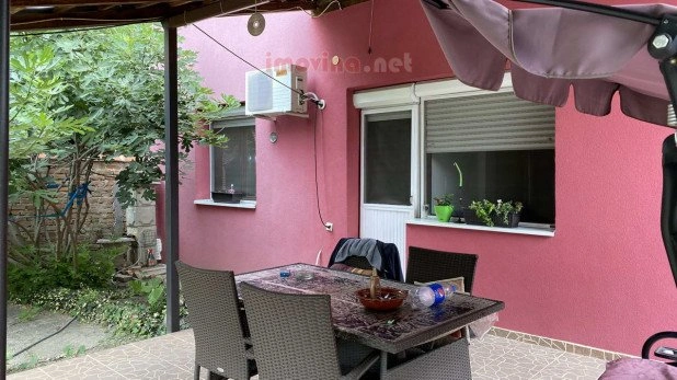 Zrenjanin, Serbia में फर्नीचर सहित 5-बेडरूम घर