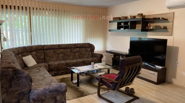 Zrenjanin, Serbia में फर्नीचर सहित 5-बेडरूम घर