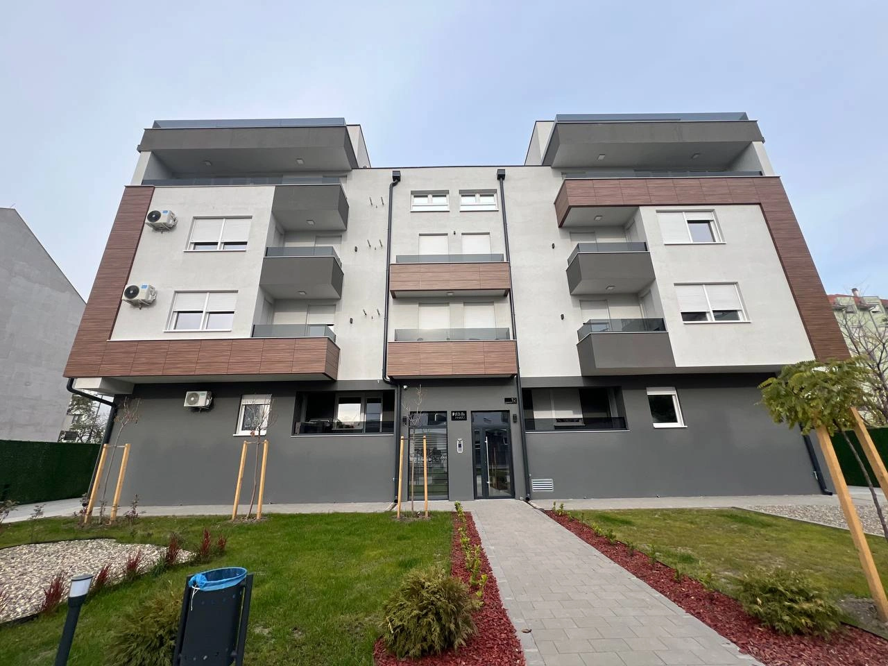 नोवी साद, सर्बिया में टैरेस वाला 1-बेडरूम अपार्टमेंट