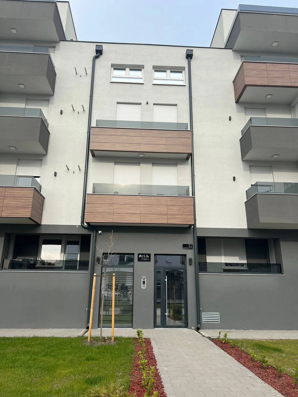 नोवी साद, सर्बिया में टैरेस वाला 1-बेडरूम अपार्टमेंट