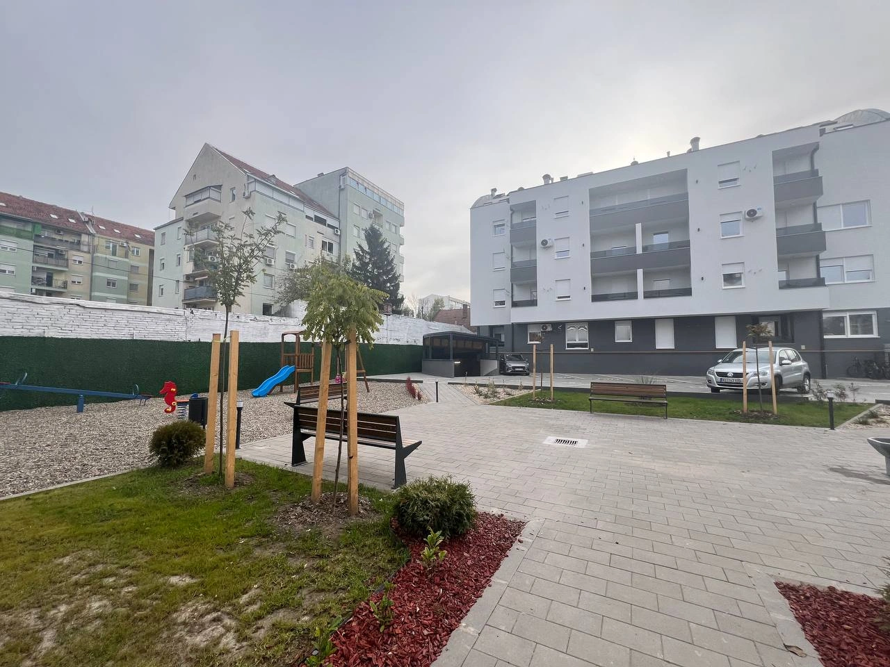 नोवी साद, सर्बिया में टैरेस वाला 1-बेडरूम अपार्टमेंट