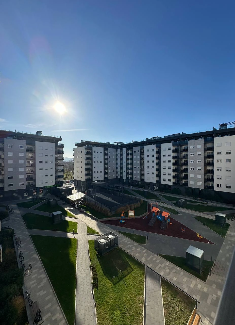 नोवी सैड, सर्बिया में 2‑बेडरूम अपार्टमेंट (पार्किंग सहित)