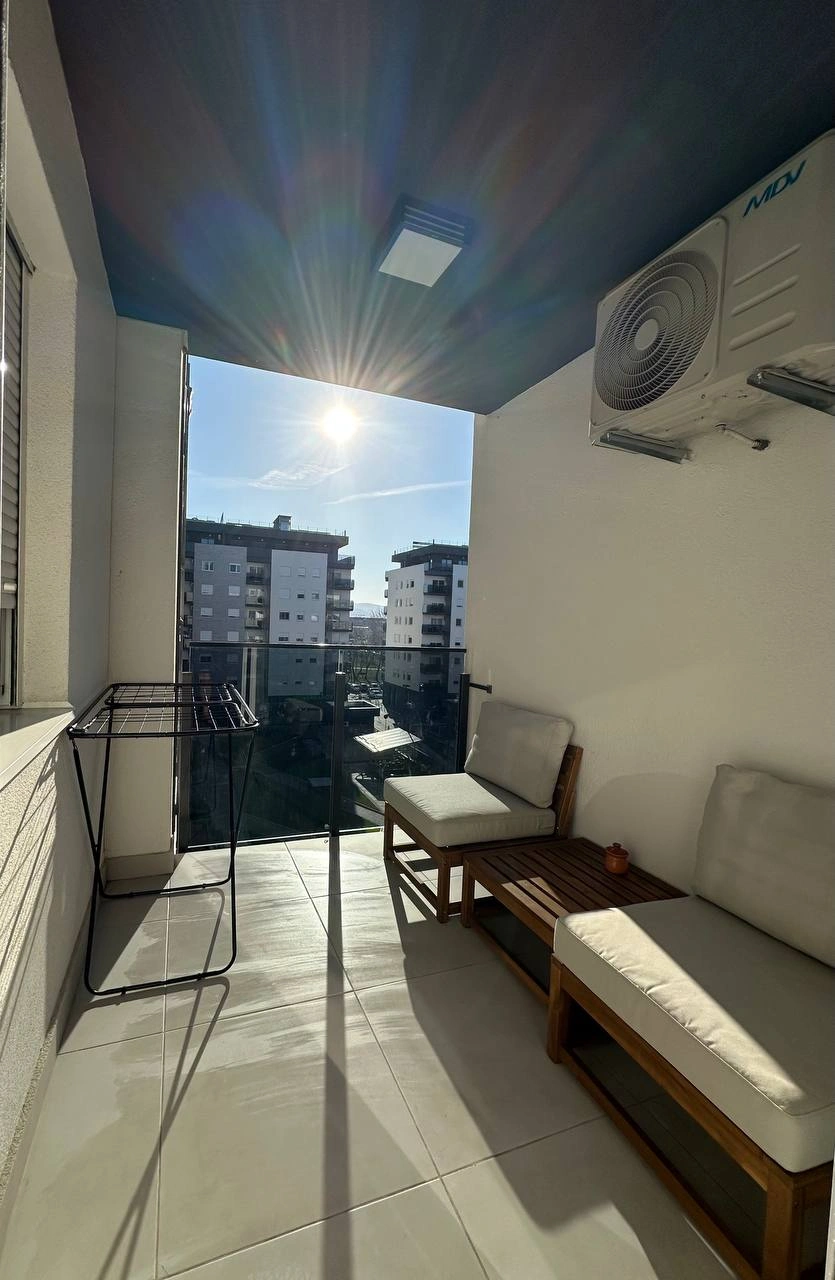 شقة بمساحة 44 م² مع موقف سيارات مكشوف في نوفي ساد، صربيا