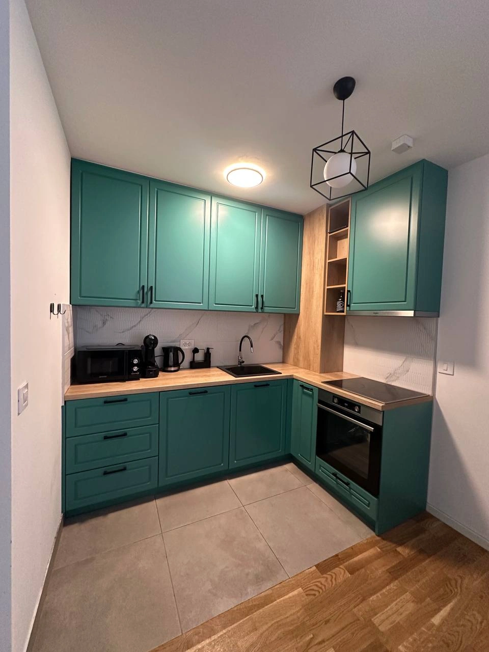 नोवी सैड, सर्बिया में 2‑बेडरूम अपार्टमेंट (पार्किंग सहित)