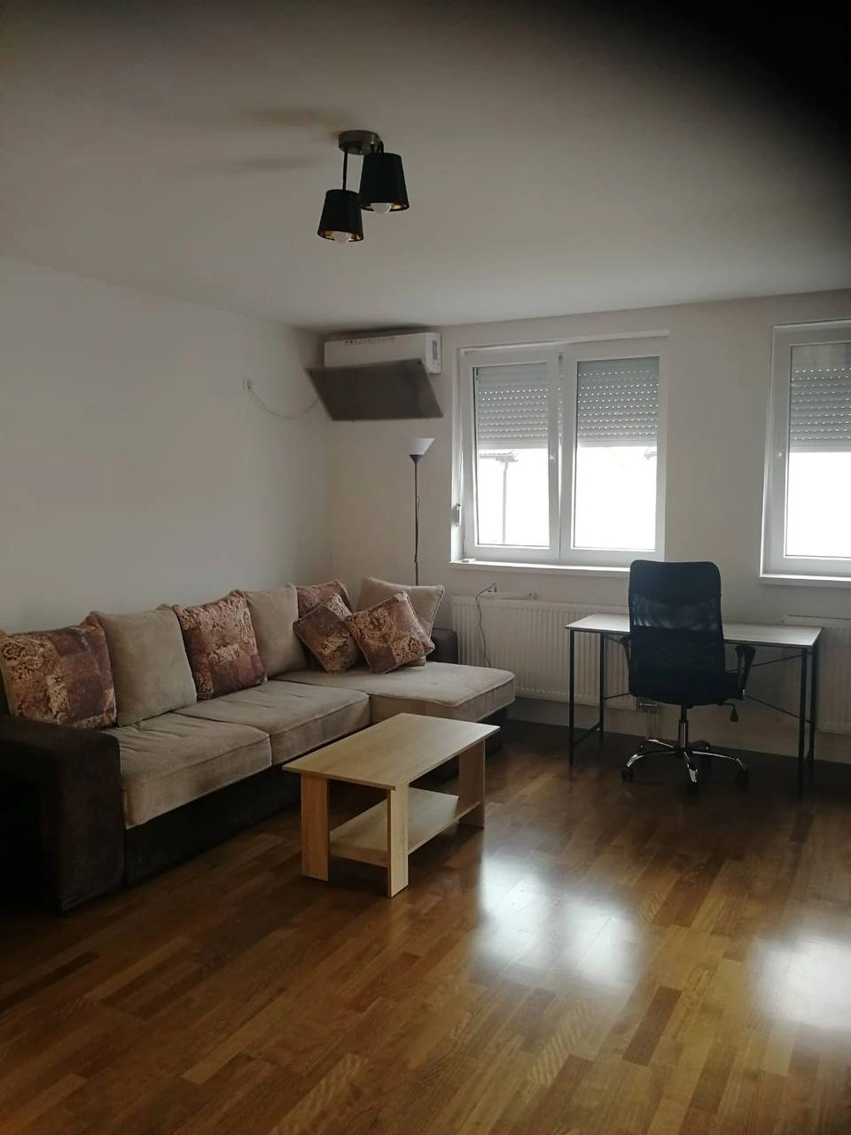 شقة بمساحة 35 م² مع موقف سيارات مفتوح في نوفي ساد، صربيا