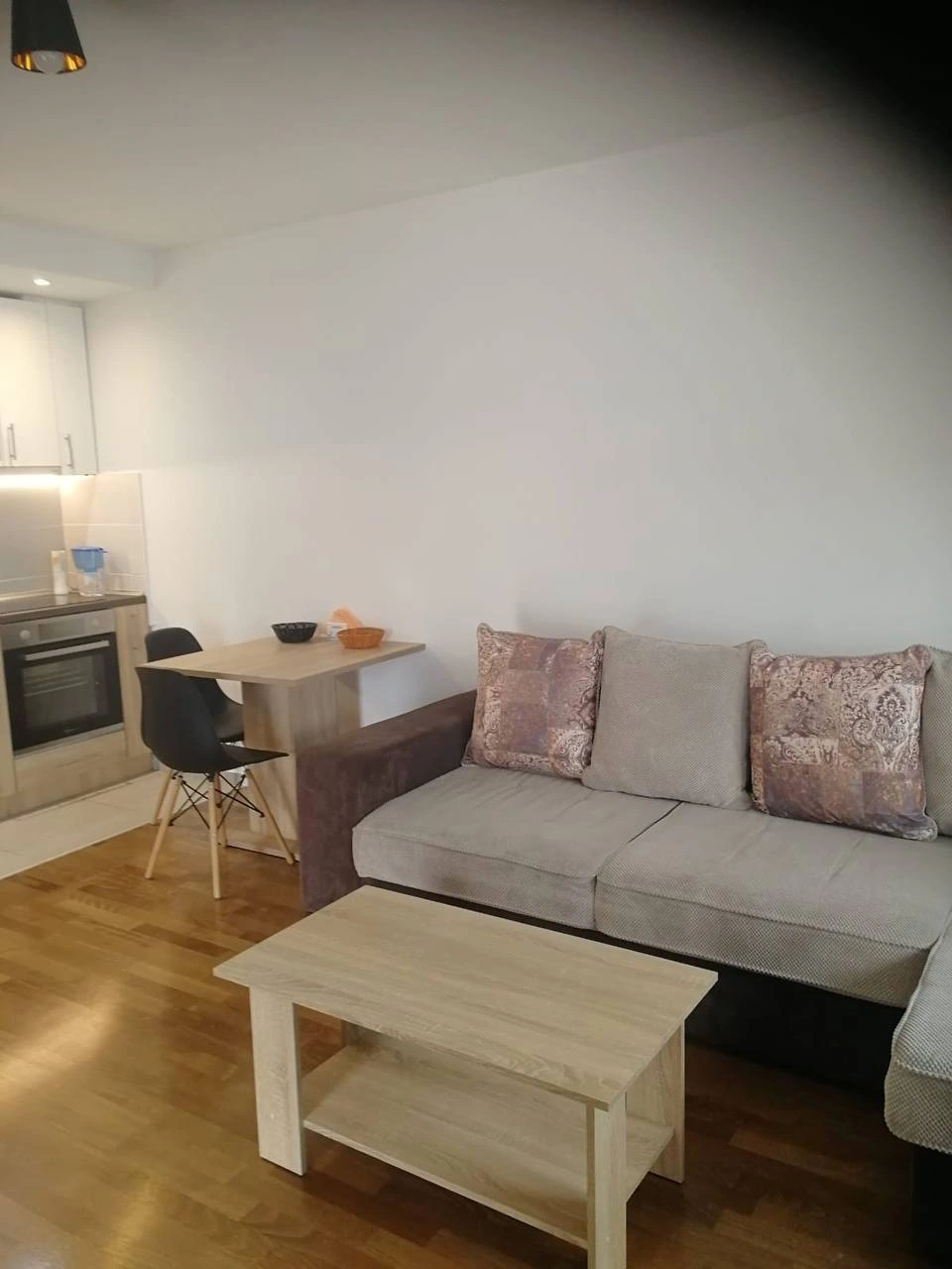 شقة بمساحة 35 م² مع موقف سيارات مفتوح في نوفي ساد، صربيا