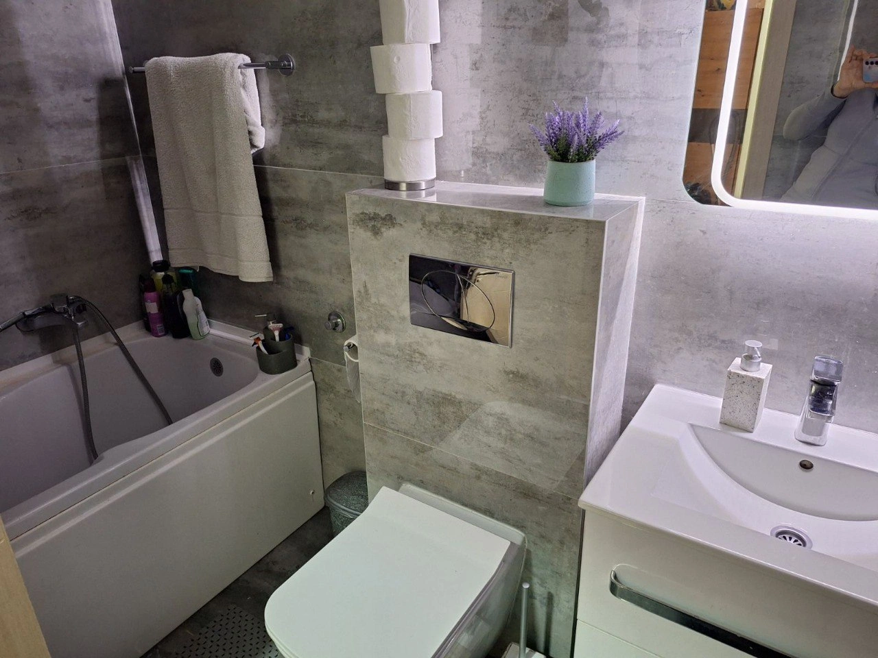 شقة بمساحة 95 م² مع موقف خارجي في نوفي ساد، صربيا