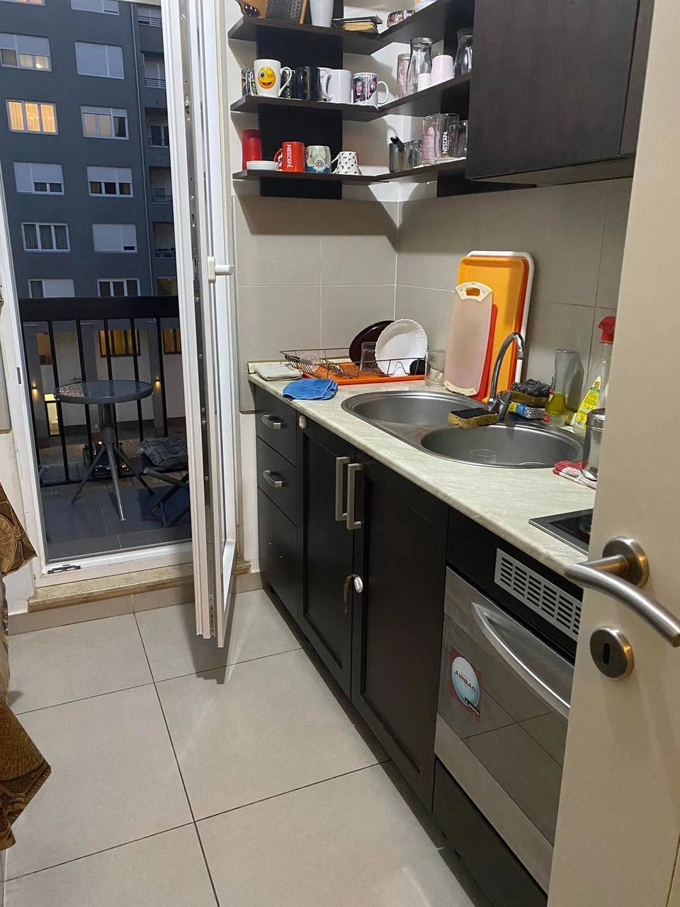 شقة بمساحة 60 م² مع موقف سيارات خارجي في نوفي ساد، صربيا