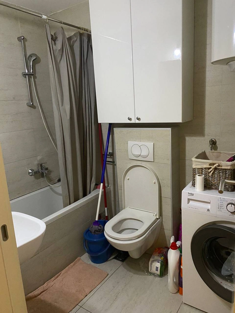 شقة بمساحة 60 م² مع موقف سيارات خارجي في نوفي ساد، صربيا