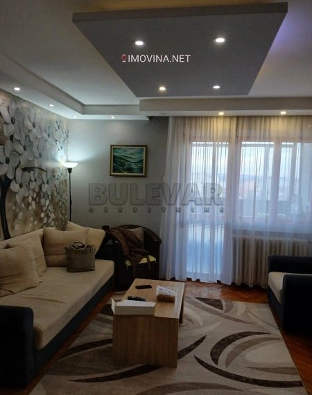 شقة بمساحة 91 م² مع مصعد في كراغوييفاتش، صربيا