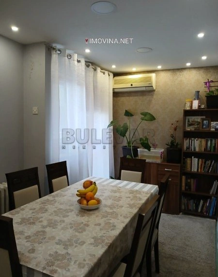 شقة بمساحة 91 م² مع مصعد في كراغوييفاتش، صربيا