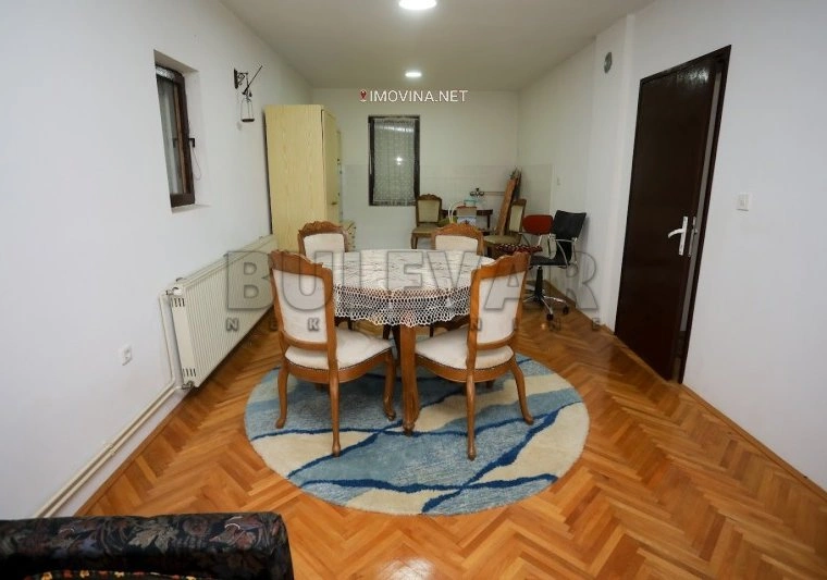 Maison de 6 chambres avec garage à Kragujevac, en Serbie