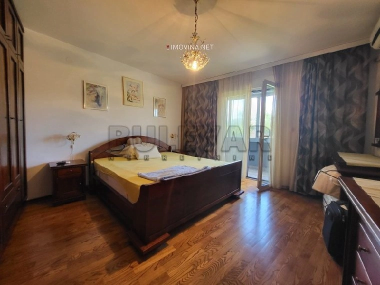 شقة بمساحة 114 م² مع إطلالة بانورامية في كراغوييفاتس، صربيا