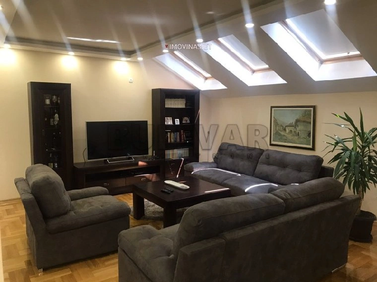 Apartamento de 3 dormitorios amueblado en Kragujevac, Serbia