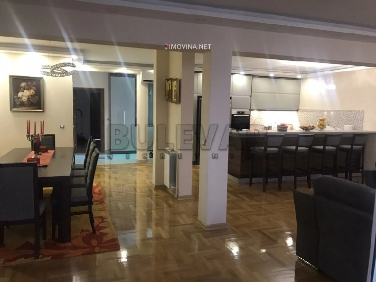 Apartamento de 3 dormitorios amueblado en Kragujevac, Serbia