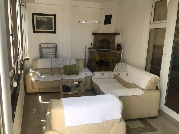 Apartamento de 3 dormitorios amueblado en Kragujevac, Serbia