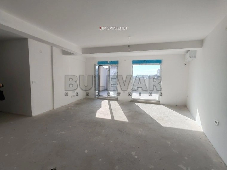 Kragujevac, Sırbistan'da açık park yeri olan 120 m² dubleks