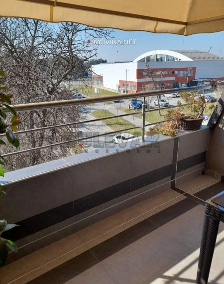 دوبلكس 151 م² مع شرفة في كراجيفتسا، صربيا