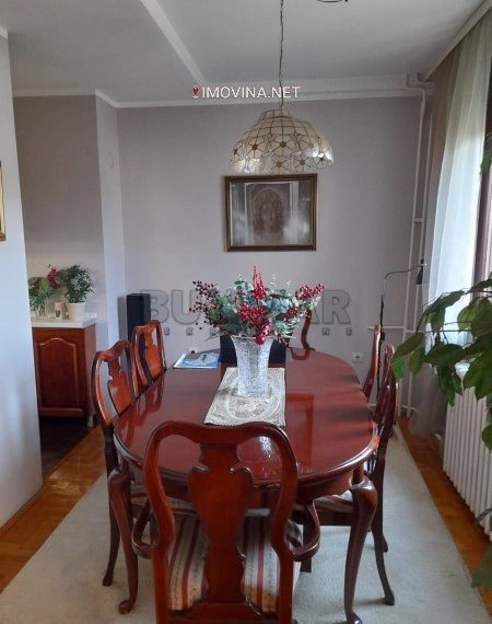 دوبلكس 151 م² مع شرفة في كراجيفتسا، صربيا