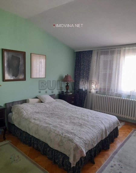 دوبلكس 151 م² مع شرفة في كراجيفتسا، صربيا