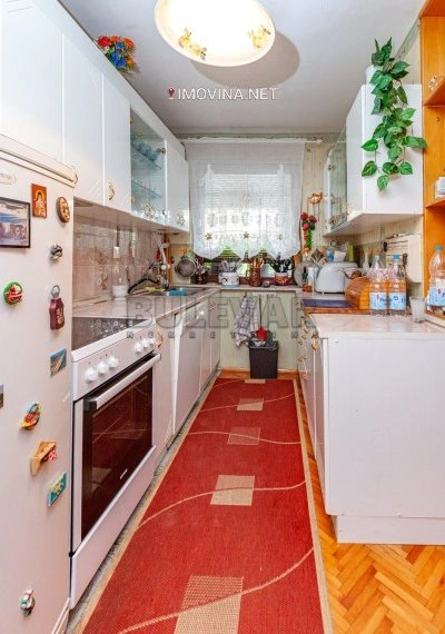 منزل بمساحة 560 m2 مع حديقة في نيش، صربيا