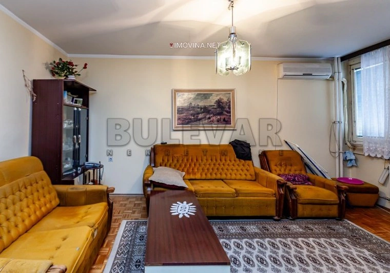 شقة بمساحة 81 م² مع موقف سيارات مفتوح في نيش، صربيا