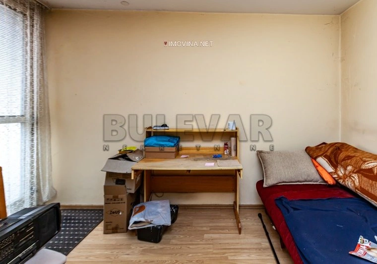 شقة بمساحة 81 م² مع موقف سيارات مفتوح في نيش، صربيا