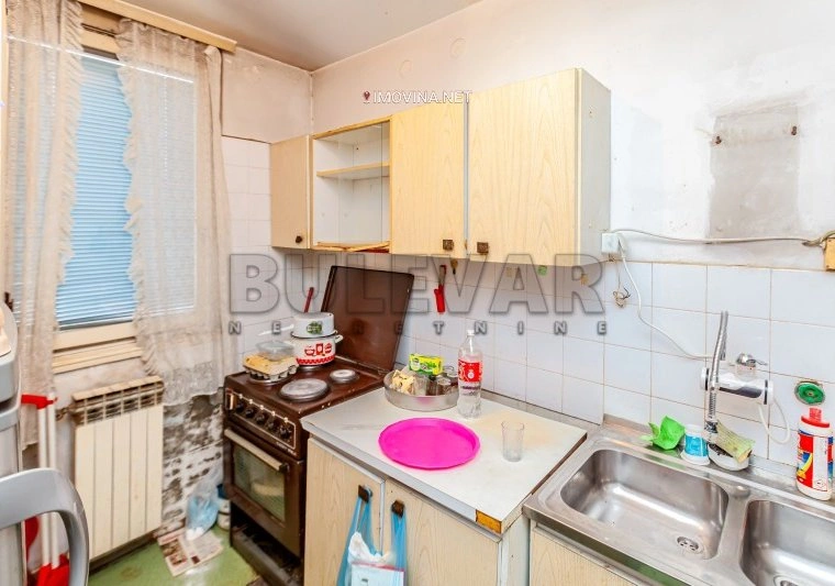 شقة بمساحة 81 م² مع موقف سيارات مفتوح في نيش، صربيا