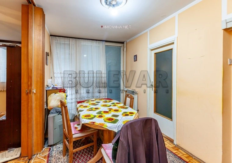 شقة بمساحة 81 م² مع موقف سيارات مفتوح في نيش، صربيا