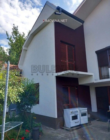 خانه 235 مترمربع با باغ در نیس، صربستان