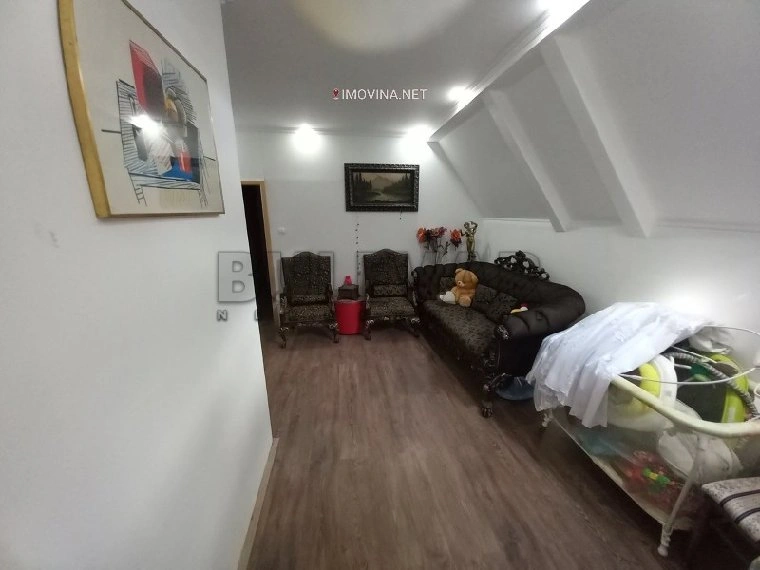 خانه 235 مترمربع با باغ در نیس، صربستان