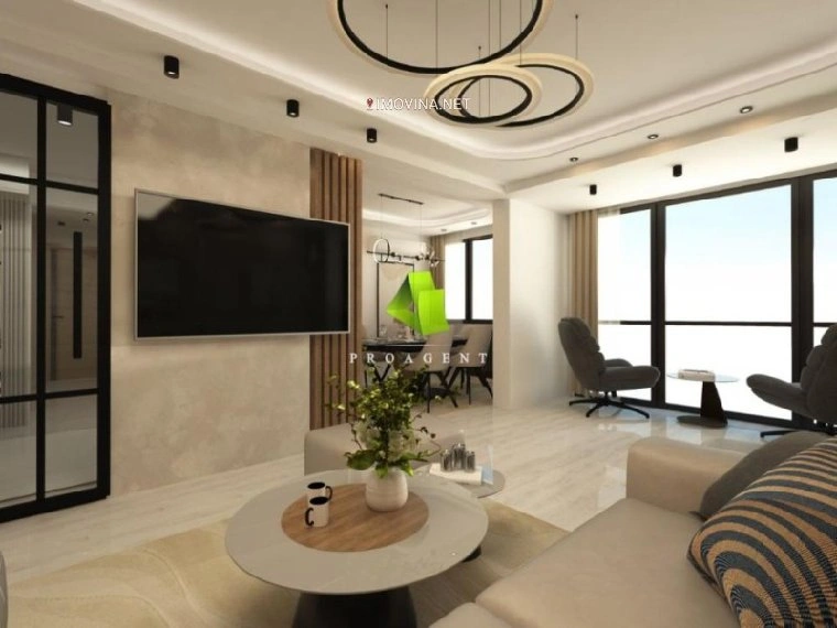 شقة من 3 غرف نوم مع موقف خارجي مفتوح في نيش، صربيا