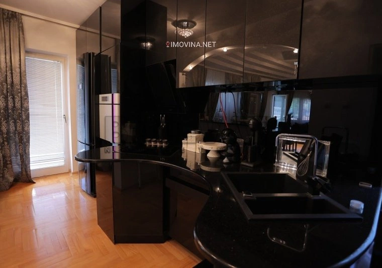 尼什(塞尔维亚)332 m² 带花园住宅