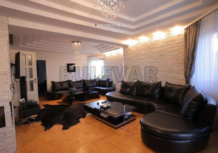 尼什(塞尔维亚)332 m² 带花园住宅